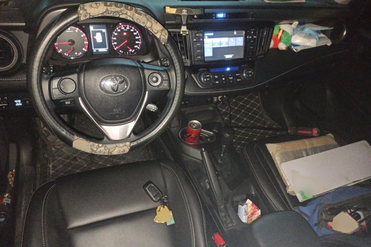 Used Toyota RAV4 2019 2.0L CVT Two-Wheel Drive Fashion X Limited Edition China VI Standard
