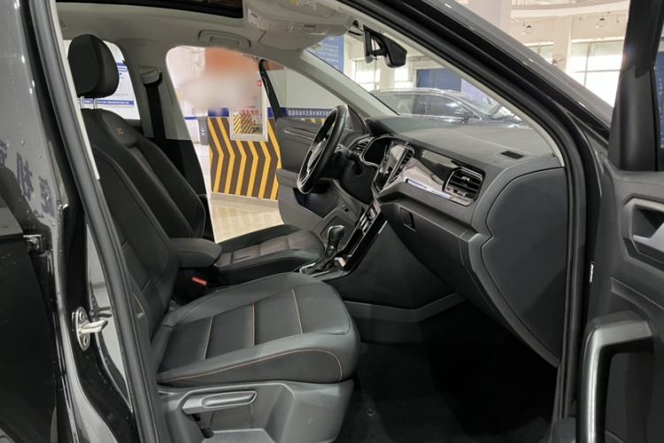 Used Volkswagen T-ROC 2021 280TSI DSG Two-Wheel Drive Comfort Connect 30th Anniversary Edition
