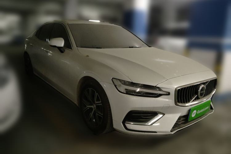Used Volvo S60 2025 B4 Zhiyi Luxury Edition Front Right 45 Deg