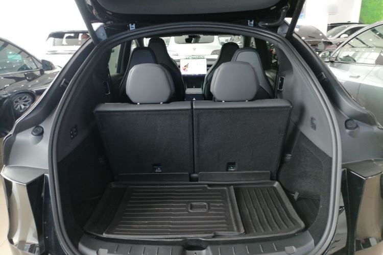 Used Tesla Model Y L 2025 Model Long-Range All-Wheel-Drive Version