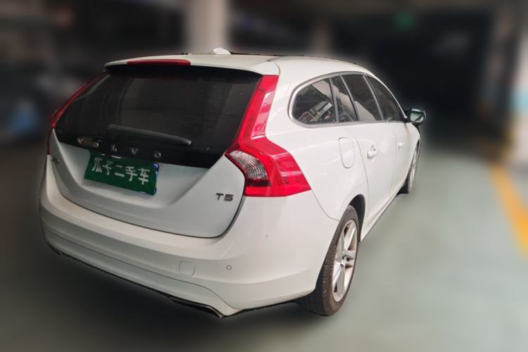 Used Volvo V60 2014 Restyled T5 Zhiya Edition
