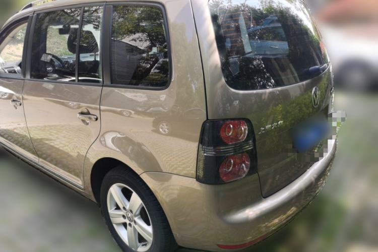 Used Volkswagen Touran 2015 1.4T DSG Comfort Edition 5 Seats Rear Left 45 Deg