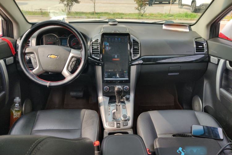 Used Chevrolet Captiva 2015 2.4L 4x4 Flagship Edition 7-Seater Center Console