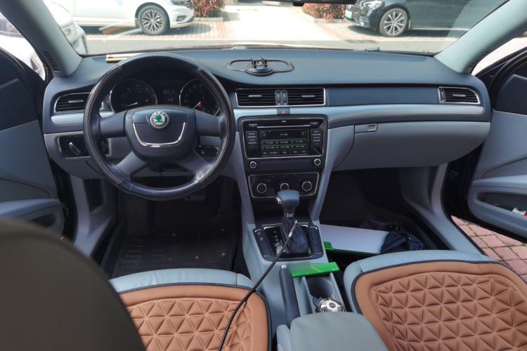 Used Skoda Superb 2009 1.8TSI Automatic Elegant Edition Center Console