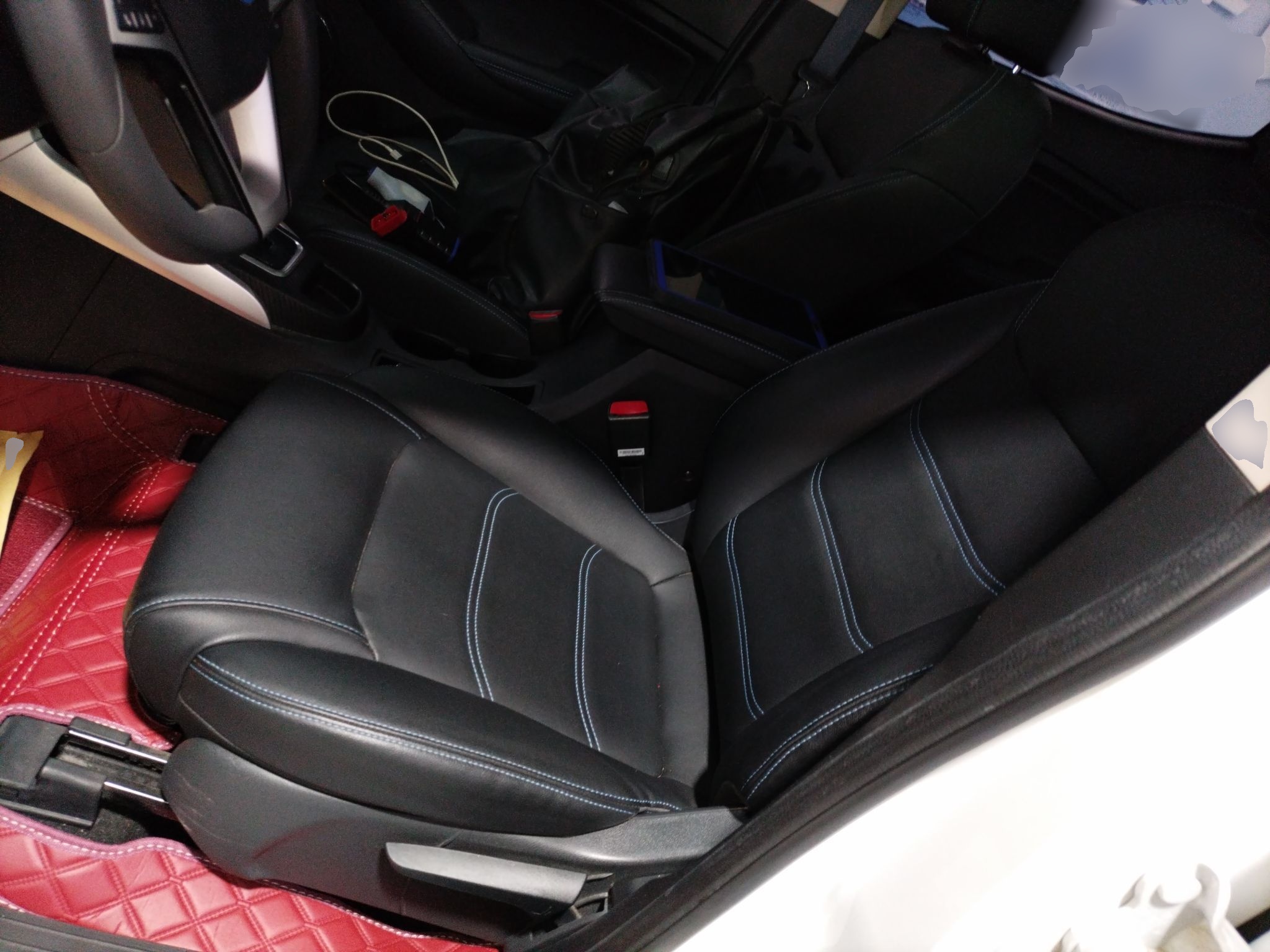 Переднее сиденье в автомобиле