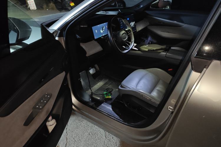 Used Lynk & Co 08 EM-P 2023 120km Long-Range Halo
