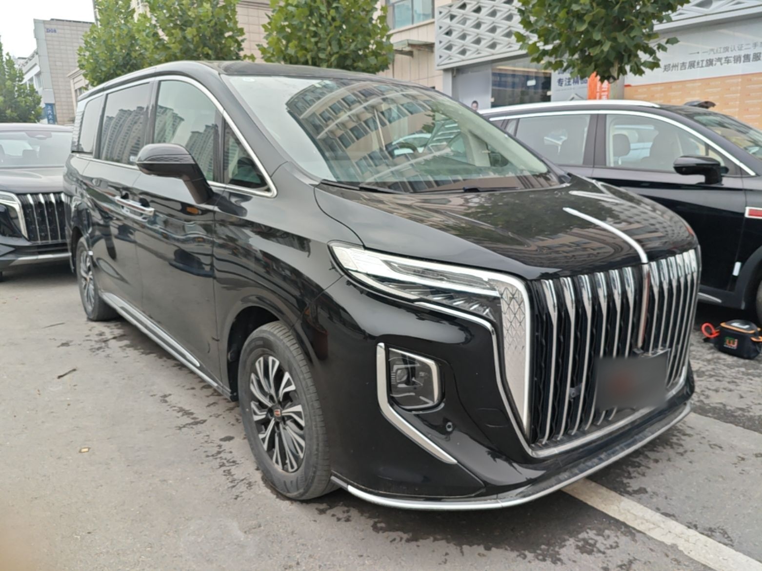 Hongqi HQ9 PHEV 2024 2.0T Four-Wheel Drive Business Edition — снимка 3