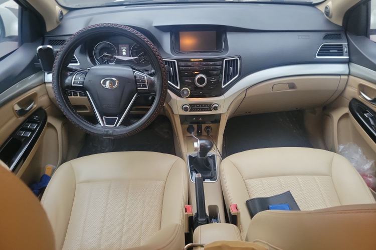 Used Great Wall C30 2016 1.5L AMT Comfort Model Center Console