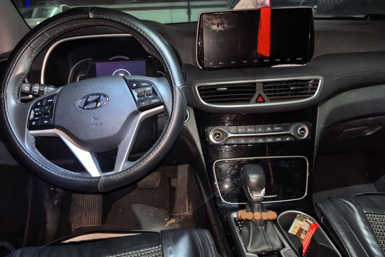 Used Hyundai Tucson 2020 280TGDi Two-Wheel-Drive GLS Smart Connectivity Version China VI Standard Center Console