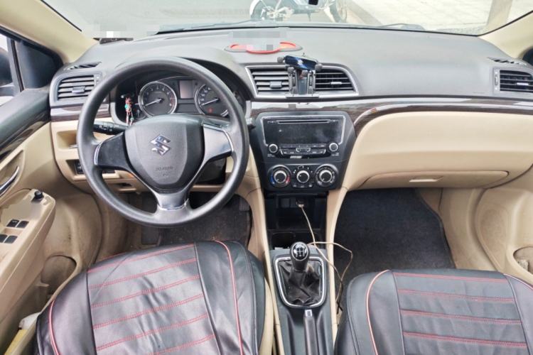 Used Suzuki Alivio 2015 1.6L Manual Comfort Model Center Console