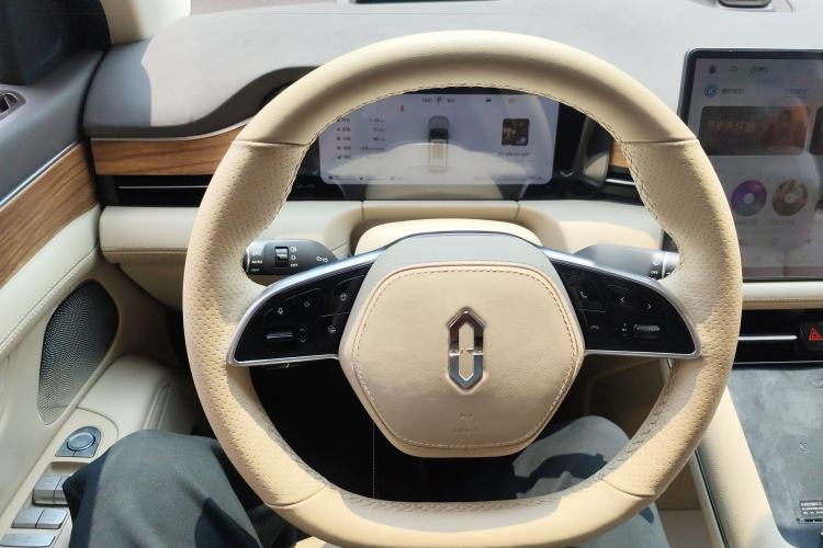 Used Hima AITO M7 2024 1.5T Rear-Drive Plus Version 5 Seats Steering Wheel