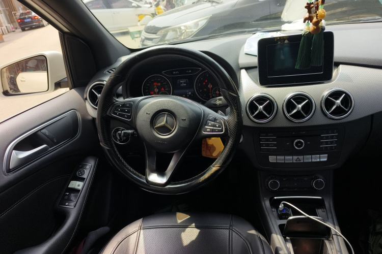 Used Mercedes-Benz B-Class 2015 B 200 Sport Edition Steering Wheel