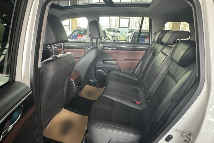 Used GAC Trumpchi GS8 2017 320T Two-Wheel Drive Luxury Smart Connectivity Version (7 Seats) Interior 3