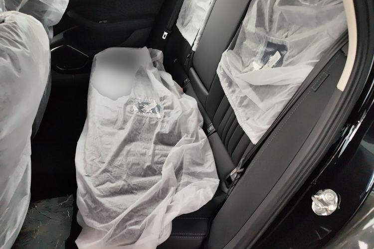 Used Hongqi H5 2025 2.0T Automatic Flag Edition – 500 000 Units Commemorative Version
