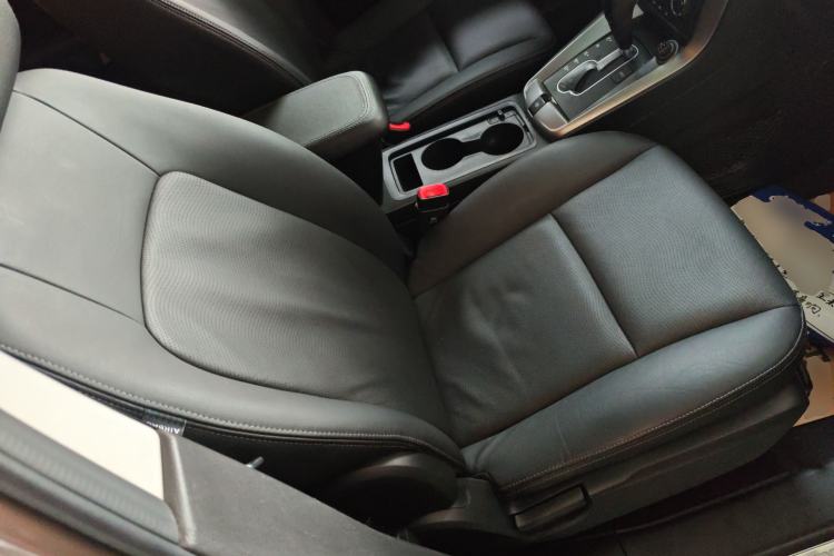 Used Chevrolet Captiva 2015 2.4L Two-Wheel Drive Urban Version 7 Seats
