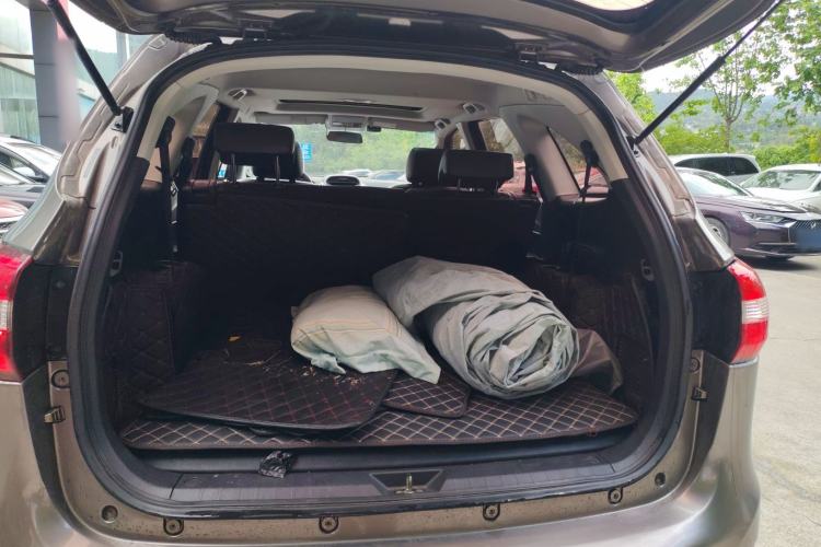 Used JMC Yusheng S350 2013 2.4T Automatic 2WD Diesel Ultra-Luxury 7-Seater Trunk