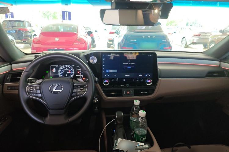 Used Lexus ES 2025 300h Deluxe Edition
