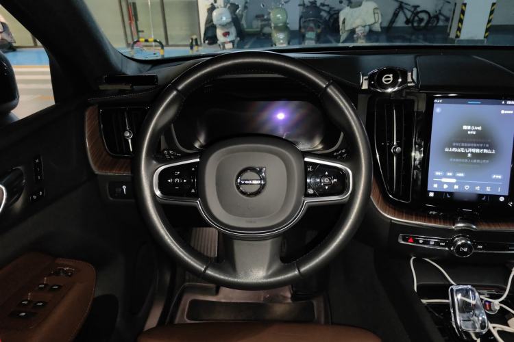 Used Volvo XC60 2022 B5 4x4 Smart Luxury Edition