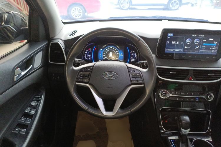 Used Hyundai Tucson 2019 280TGDi Dual-Clutch Two-Wheel Drive Fashion Edition China VI Standard Steering Wheel
