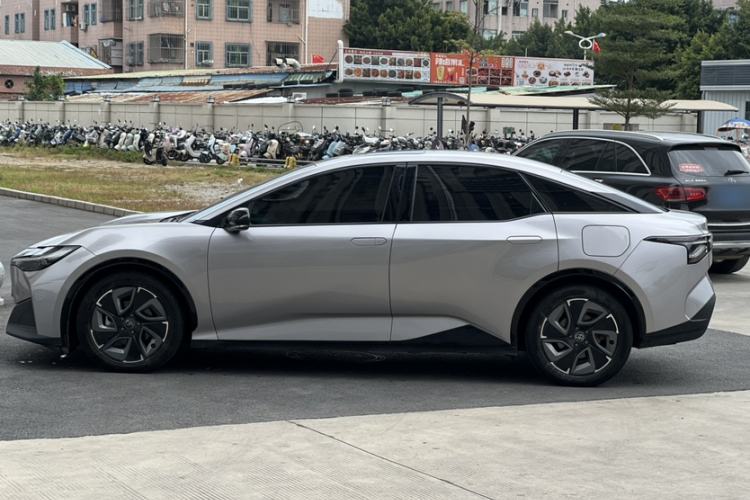 Used Toyota bZ3 2023 616 km Long-Range PRO