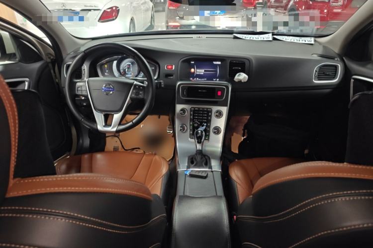 Used Volvo V60 2017 T5 Zhiya Edition China V Standard Center Console