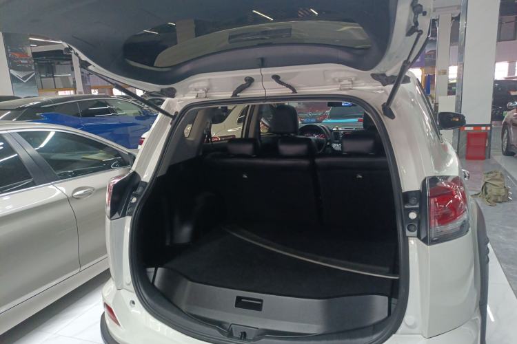 Used Toyota RAV4 2019 2.0L CVT Two-Wheel Drive Fashion X Limited Edition China V Standard
