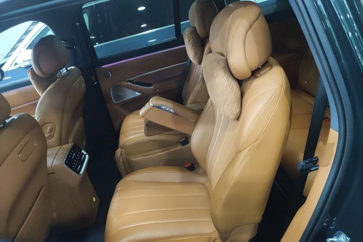 Used Hima AITO M8 2025 Extended-Range Ultra Version 53.4 kWh 6-Seater Edition
