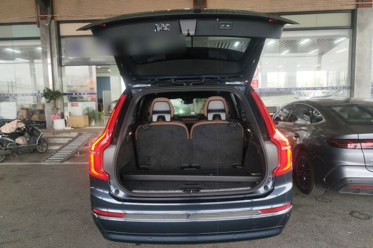 Used Volvo XC90 2024 B6 Zhiyi Luxury 7-Seater Trunk