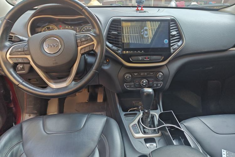 Used Jeep Cherokee 2016 2.4L Leading Edition
