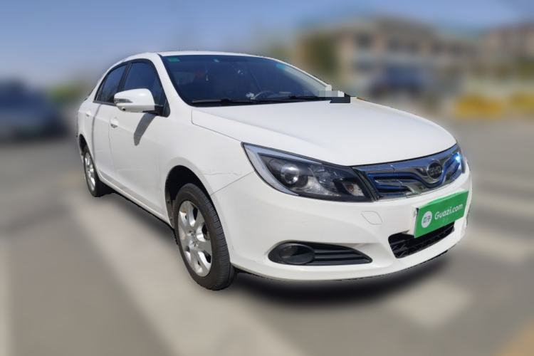 Used BYD e5 2017 300 Prestige Edition Front Right 45 Deg
