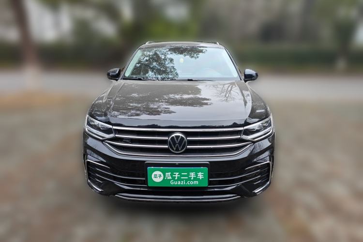 Used Volkswagen Tiguan L 2023 Facelifted 380TSI Automatic All-Wheel Drive R-Line Plus Version 7-Seater
