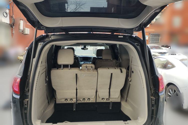 Used Chrysler Grand Voyager PHEV 2018 3.6L Plug-in Hybrid Trunk