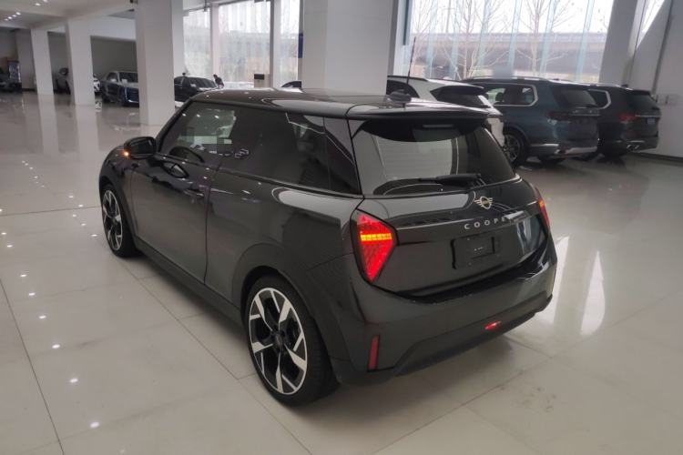 Used MINI MINI 2025 2.0T COOPER S Artist