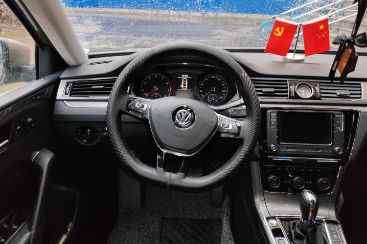 Used Volkswagen Passat 2017 330TSI DSG Luxury Edition Steering Wheel