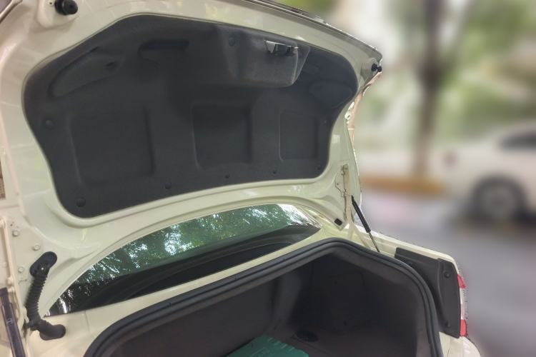 Used Maserati GranTurismo 2007 4.2L Standard Edition Trunk