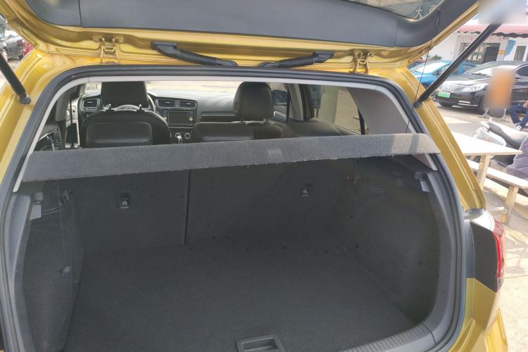 Used Volkswagen Golf 2018 230TSI Automatic Luxury Version Trunk