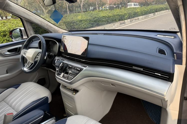 Used Roewe iMAX8 2022 400TGI Prestige Edition
