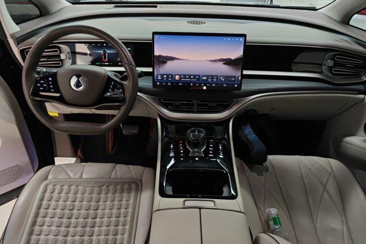 Used Denza D9 2022 DM-i 970 Four-Wheel Drive Prestige Model Center Console