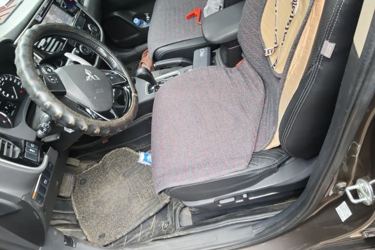 Used Mitsubishi Outlander 2016 2.4L 4x4 Elite Edition 7-Seater Left Front Seat