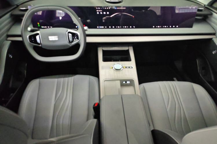 Used Geely Galaxy E8 2024 550 km Range Rear-Wheel-Drive PRO