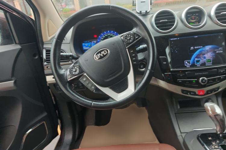 Used BYD S7 2015 2.0T Upgraded Automatic Luxury Version Steering Wheel