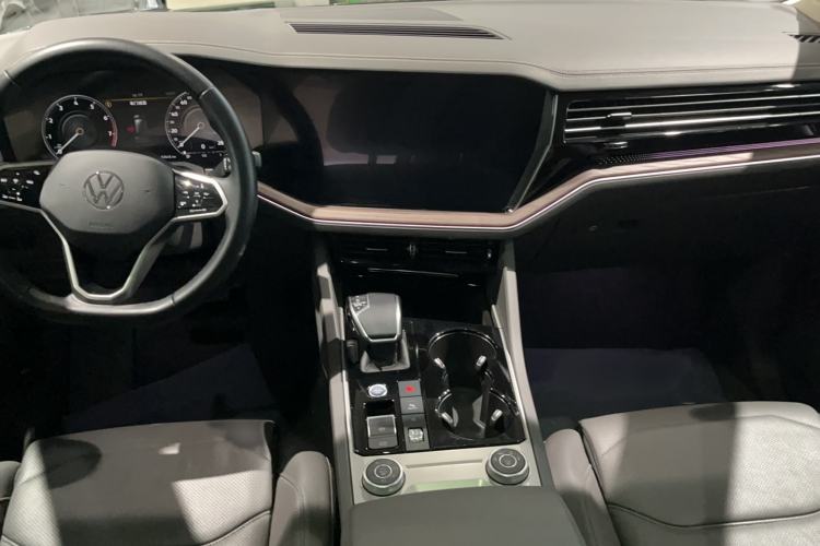 Used Volkswagen Touareg 2022 3.0 TSI Luxury Edition Black Diamond Sport Package
