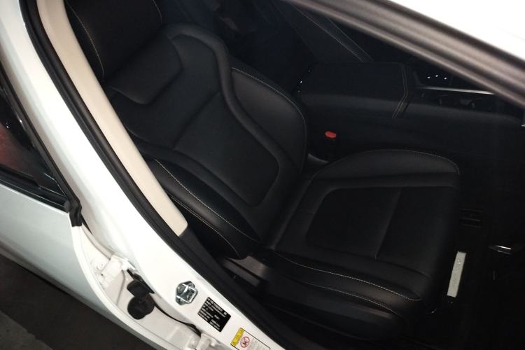 Used Bestune B70 2023 Third Generation 1.5T Automatic Enjoyment Version Right Front Seat