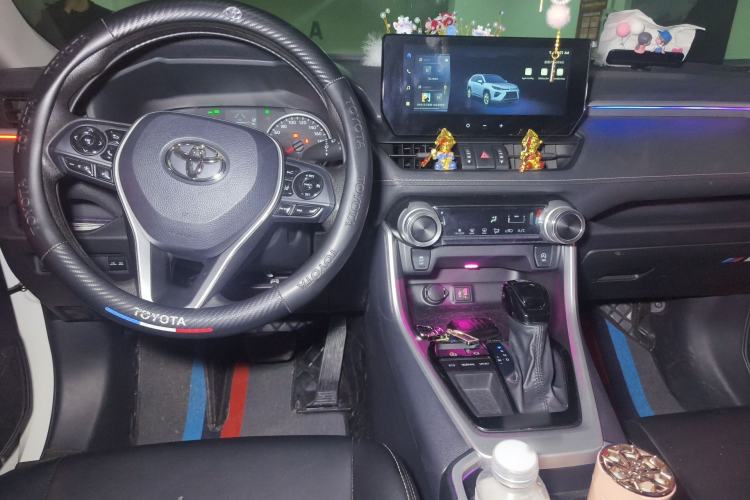 Used Toyota Wildlander 2024 2.0L CVT Two-Wheel Drive Leading Edition Center Console