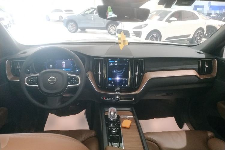 Used Volvo XC60 2024 B5 4x4 Smart Luxury Edition