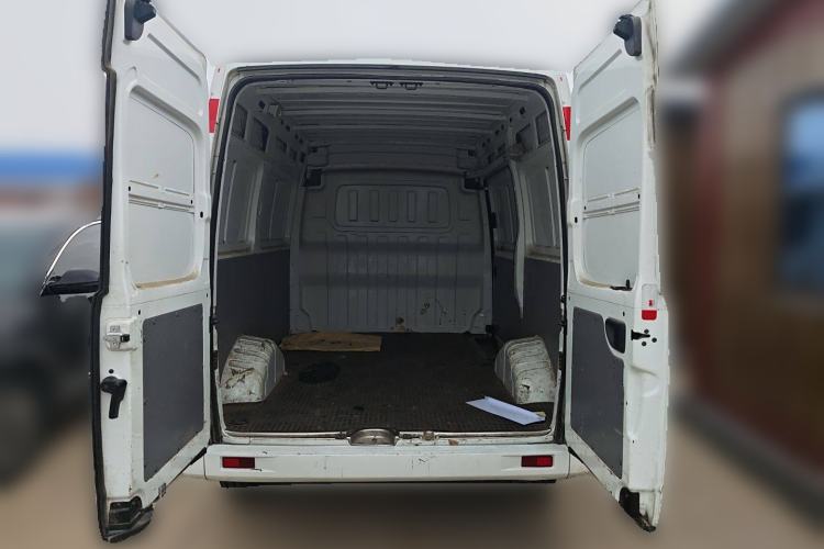 Used SAIC MAXUS Xintu V80 2021 2.0T Manual Classic City Delivery King Short Wheelbase Ultra-Low Roof 3-Seater