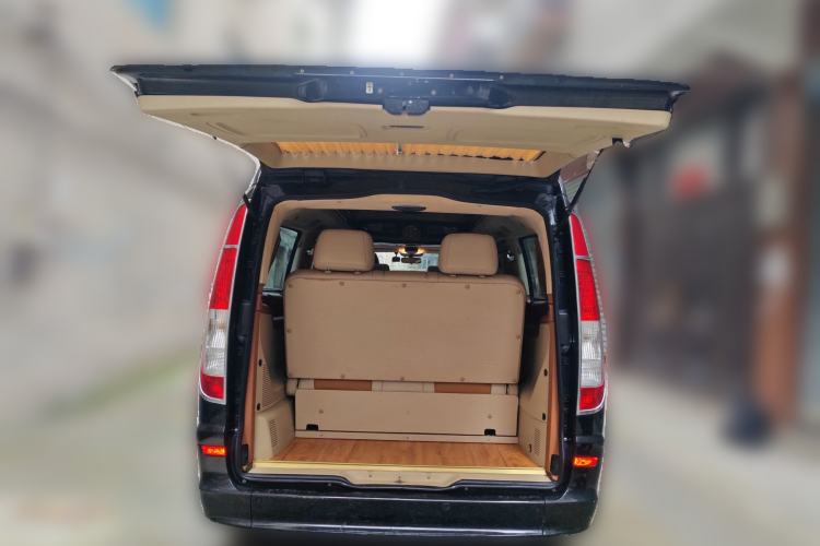 Used Mercedes-Benz Vito 2011 2.5L 7-seater executive version Trunk