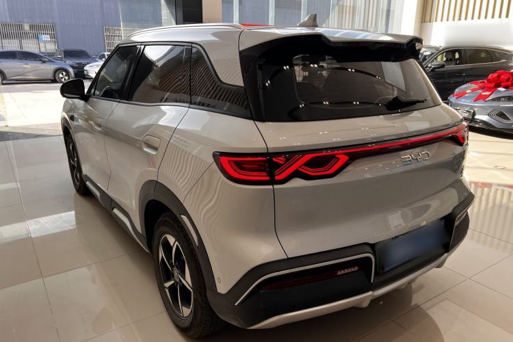 Used BYD Yuan UP 2025 Intelligent Driving Version 401 km Beyond-Range Edition Exterior 4