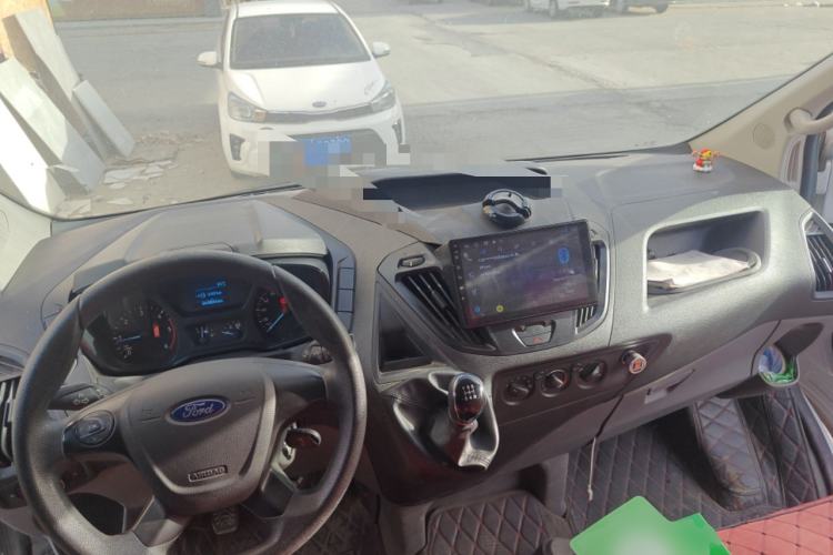 Used Ford Transit 2017 2.0T Diesel Van Short Wheelbase Low Roof China IV Standard
