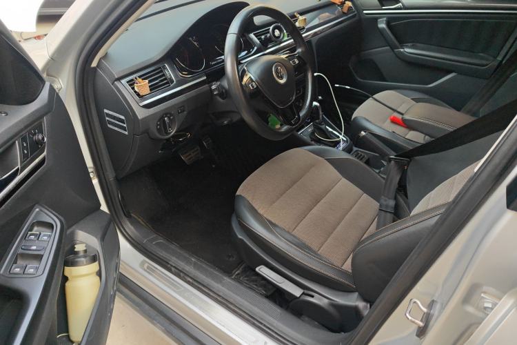 Used Volkswagen C-TREK 2017 230TSI DSG Comfort Version
